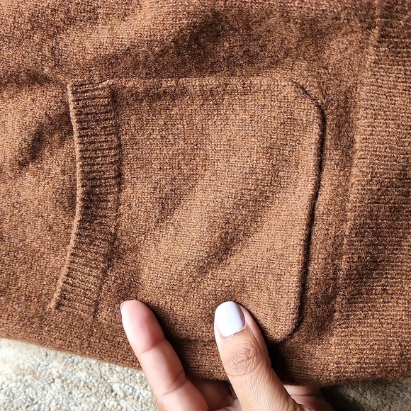 Black and Brown Like New Wool Sweater. - Picture 6 of 13